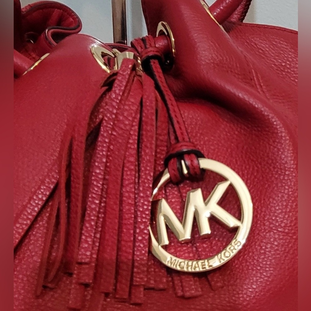 MICHAEL Michael Kors East West Ring Red Pebbled Leather Tote Shoulder Bag - Picture 4 of 16